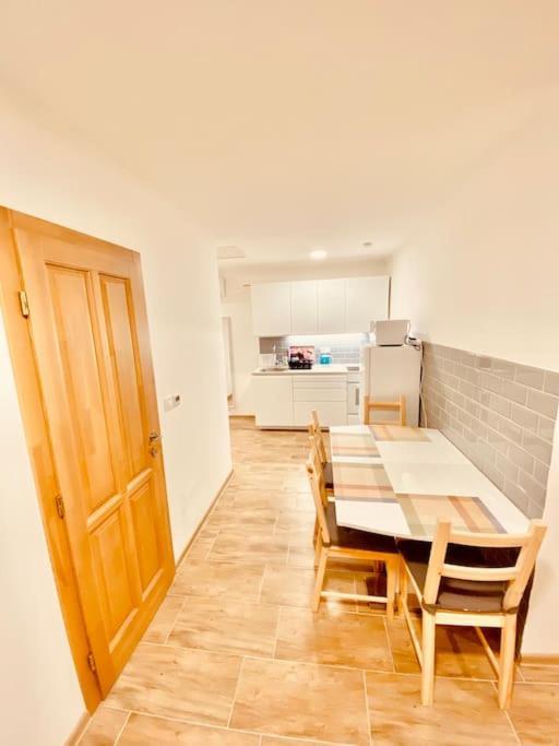 Lemon Premium Apartment Szeged Bagian luar foto
